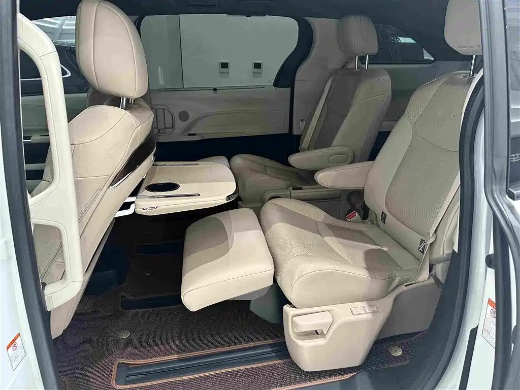 Toyota Granvia — миниатюра 13