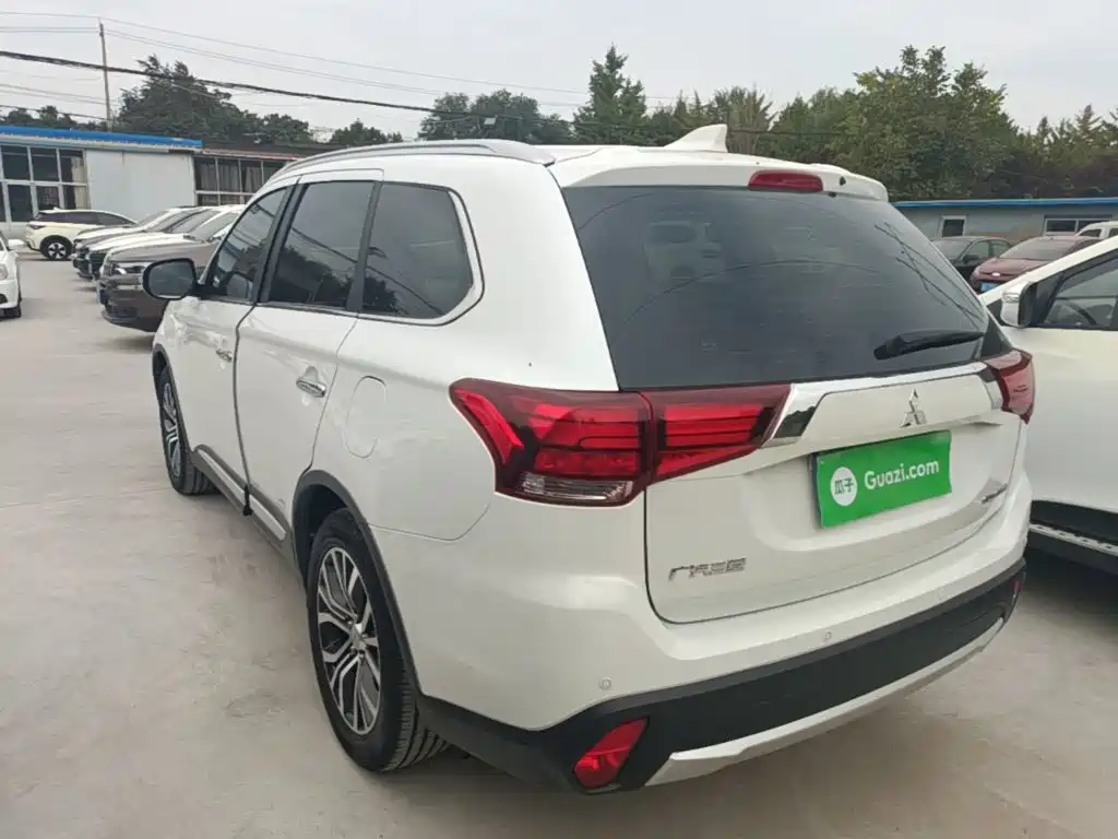 Mitsubishi Outlander — миниатюра 5