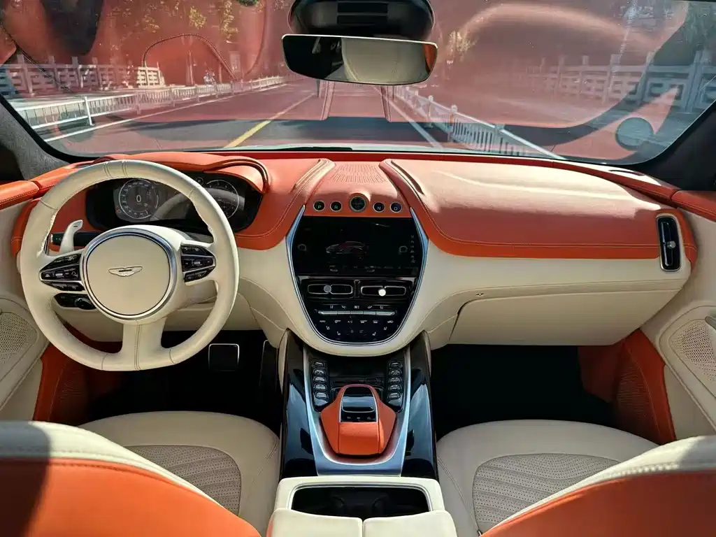 Aston Martin DBX 2020 4.0T V8