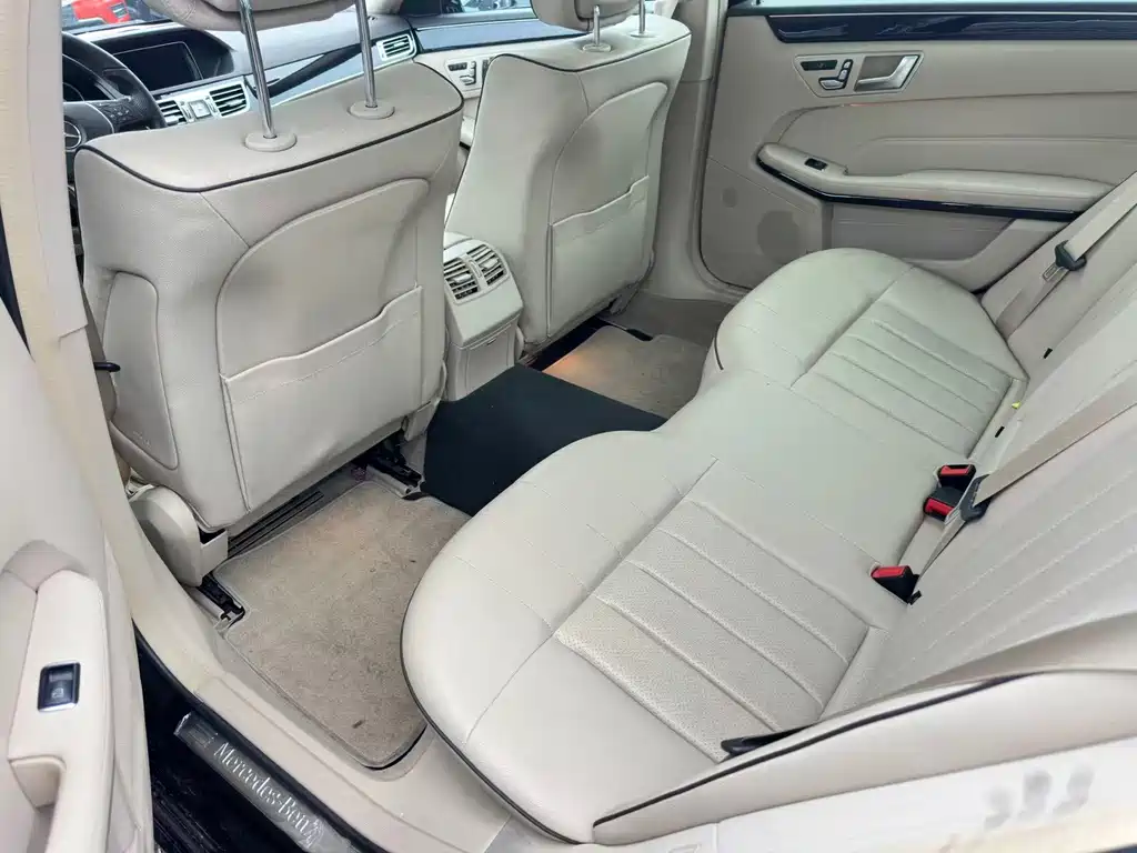 Mercedes-Benz E-Class — миниатюра 6