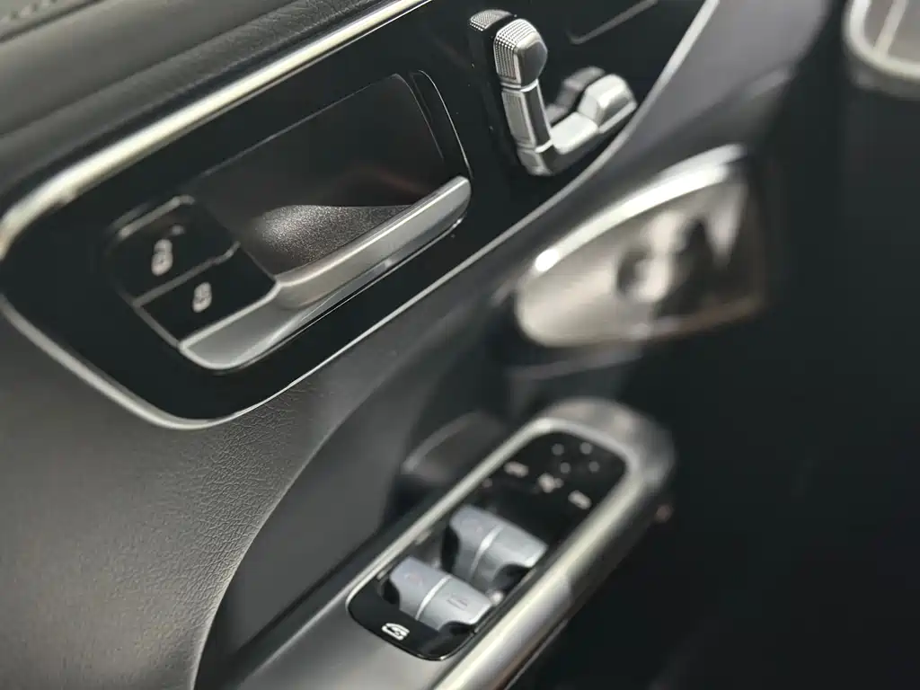 Mercedes-Benz C-Class — миниатюра 24