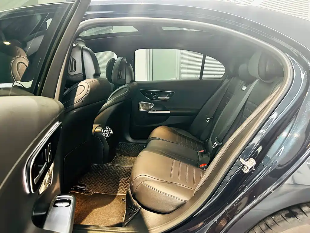 Mercedes-Benz C-Class — миниатюра 8