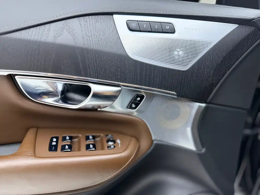 Volvo XC90 2020 T6 Luxury 7 мест