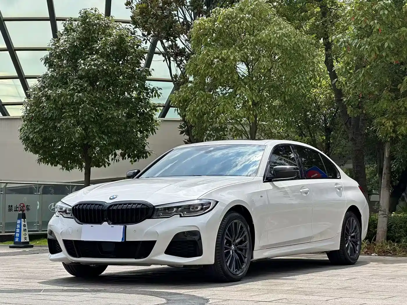 宝马3系 2021款 改款二 330Li xDrive M运动曜夜套装 2021