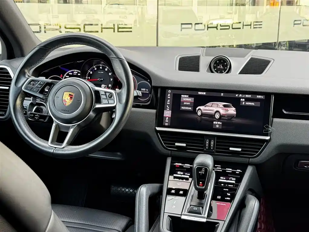 Porsche Cayenne — миниатюра 11