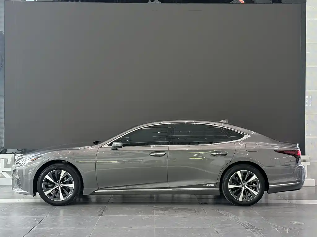Lexus LS — миниатюра 3