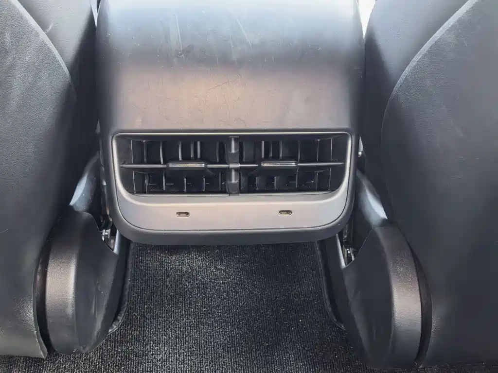 Tesla Model 3 — миниатюра 12