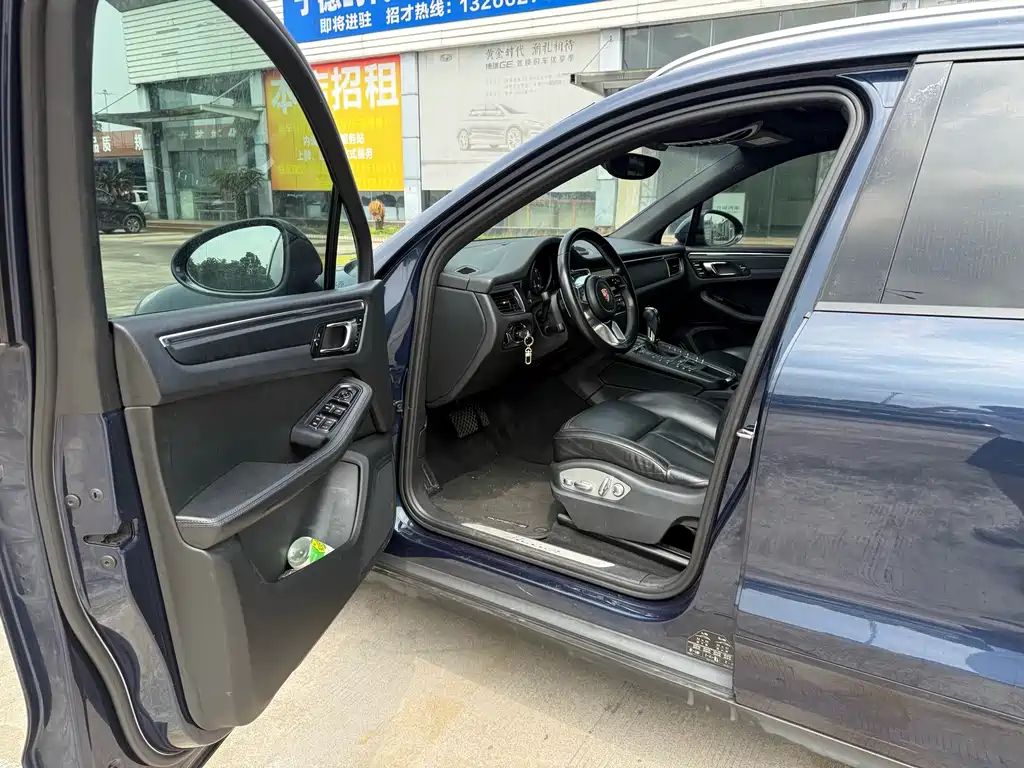 Porsche Macan — миниатюра 9