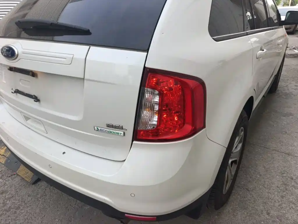 Ford Edge (Import) — миниатюра 8