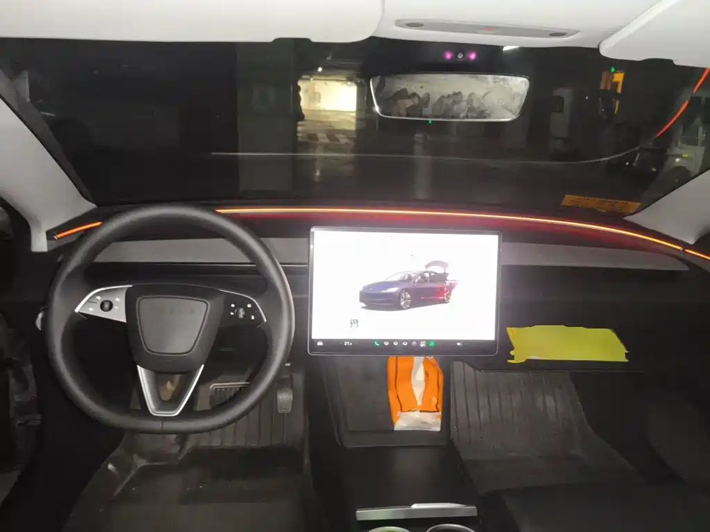 Tesla Model 3 — миниатюра 5