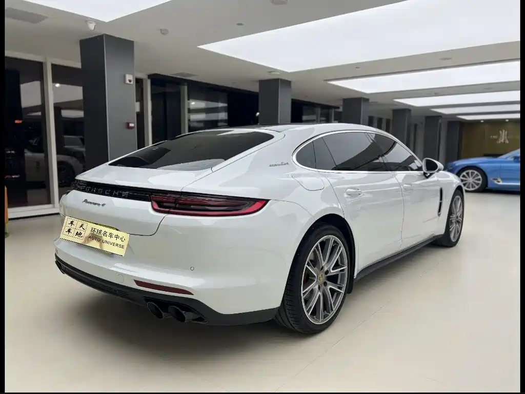 PORSCHE PANAMERA