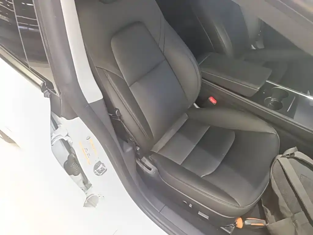 Tesla Model 3 — миниатюра 25