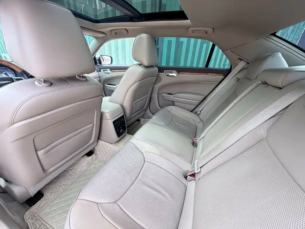 Chrysler 300C — миниатюра 8