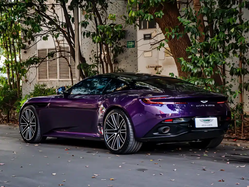 Aston Martin DB12 — миниатюра 3