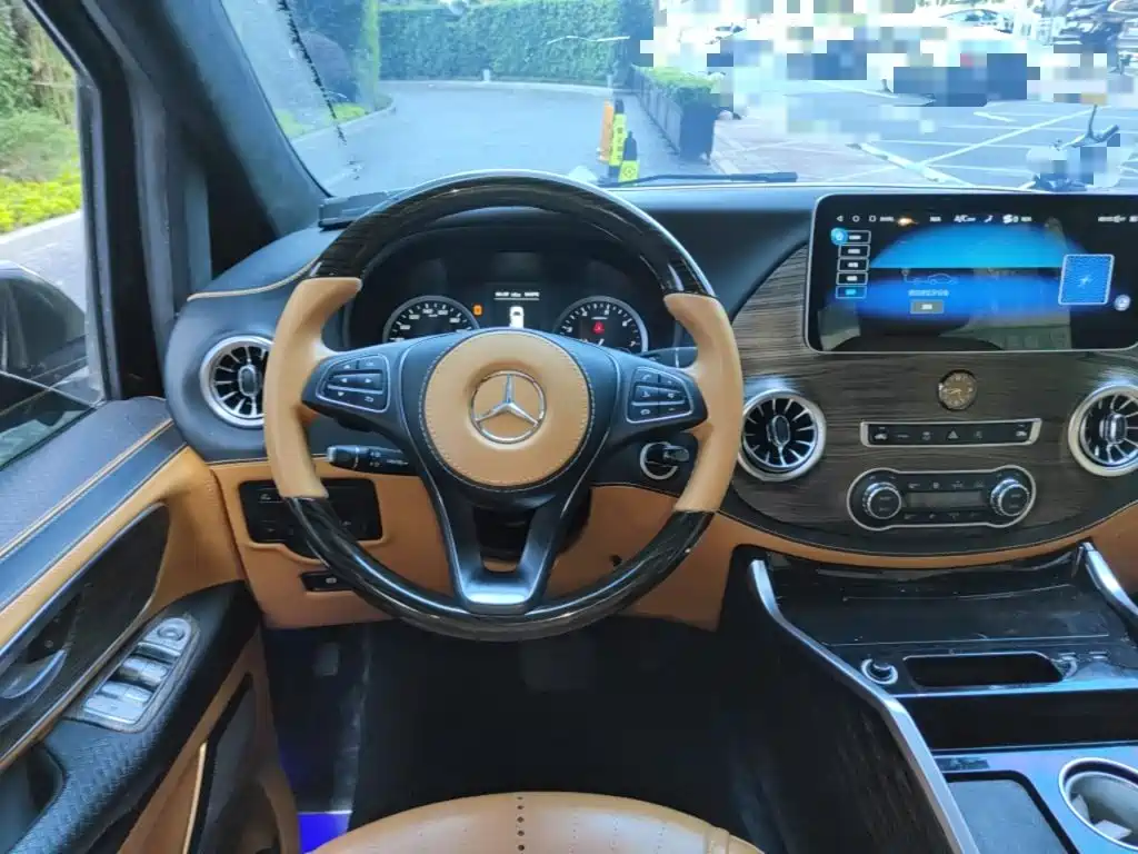 Mercedes-Benz Vito 2021 2.0T 7 мест