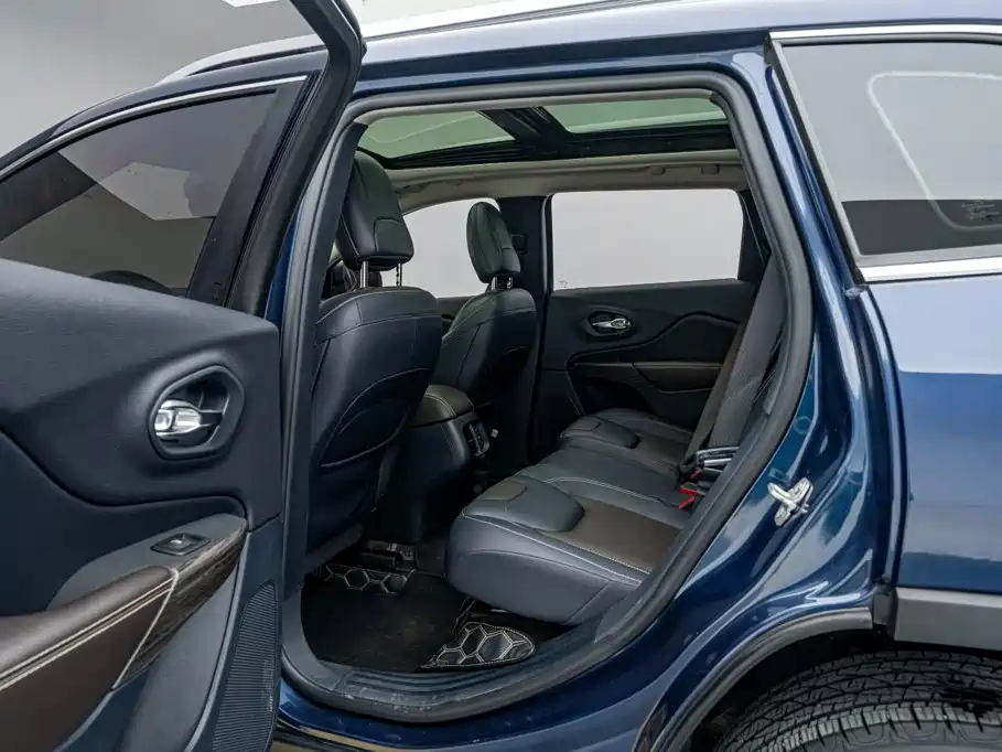 Jeep Cherokee — миниатюра 16