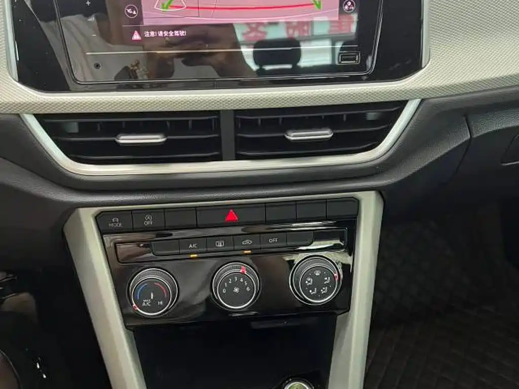 Volkswagen T-Roc — миниатюра 13