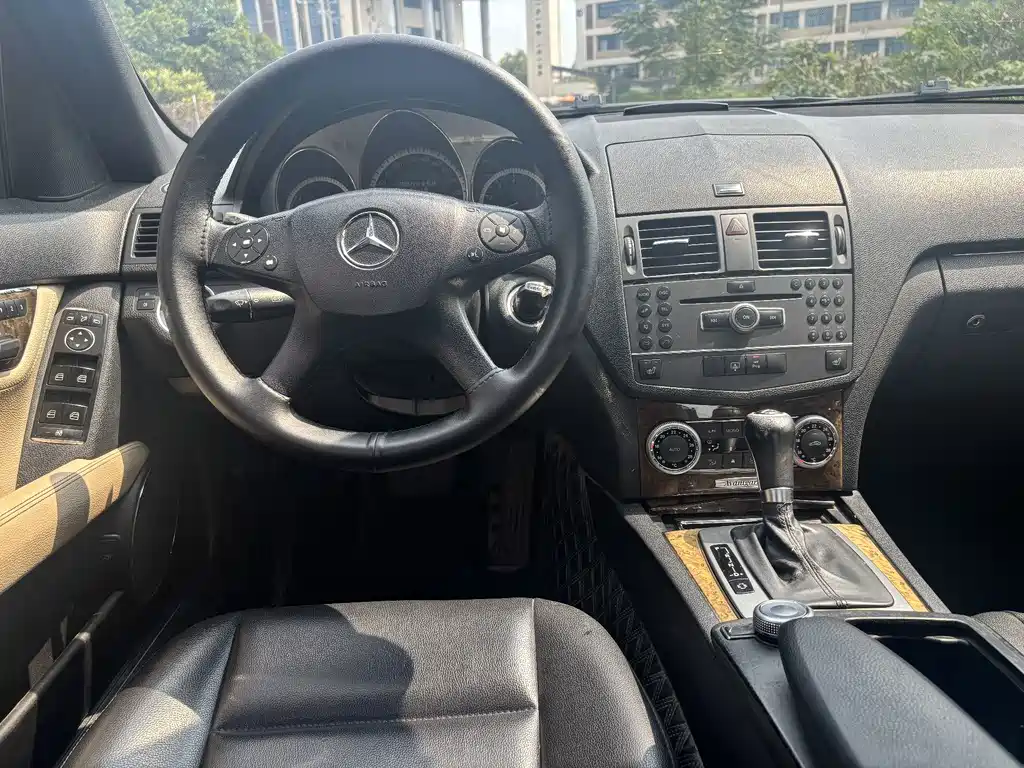 Mercedes-Benz C-Class — миниатюра 7