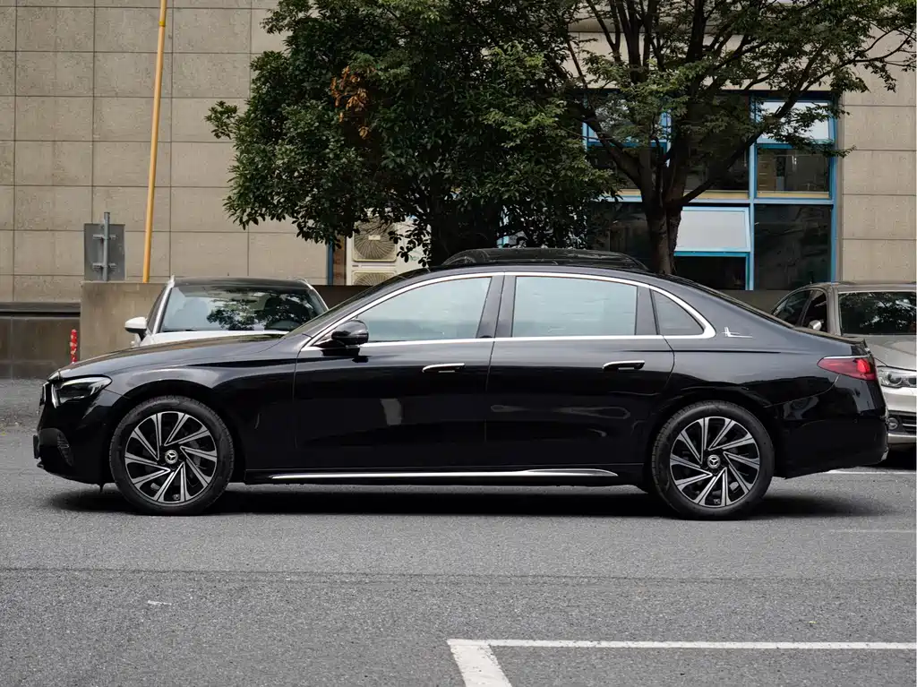 Mercedes-Benz E-Class — миниатюра 3