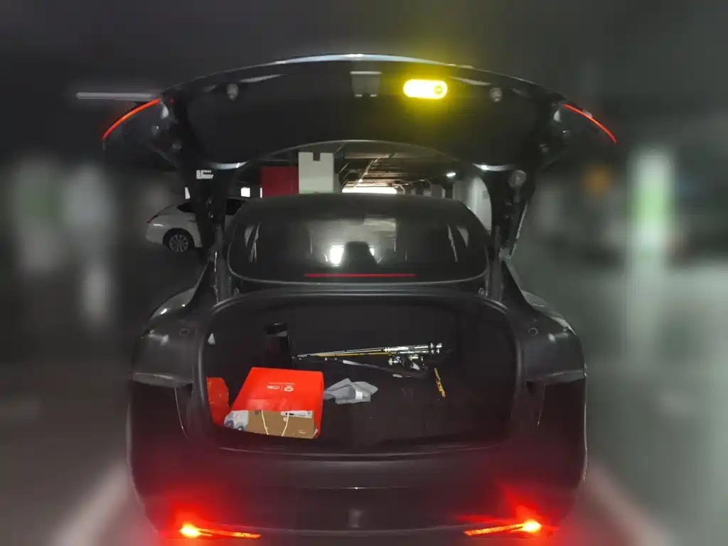 Tesla Model 3 — миниатюра 15