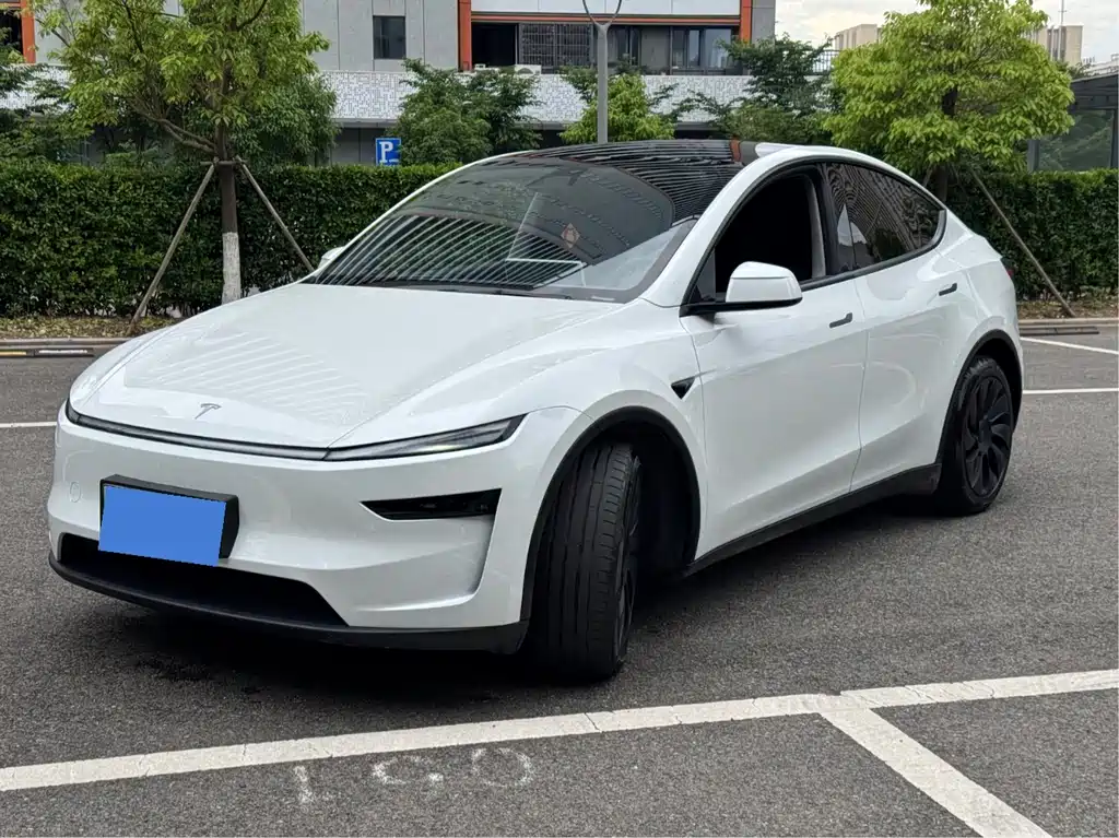 Tesla Model Y 2025
