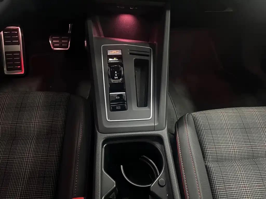 Volkswagen Golf GTI — миниатюра 8