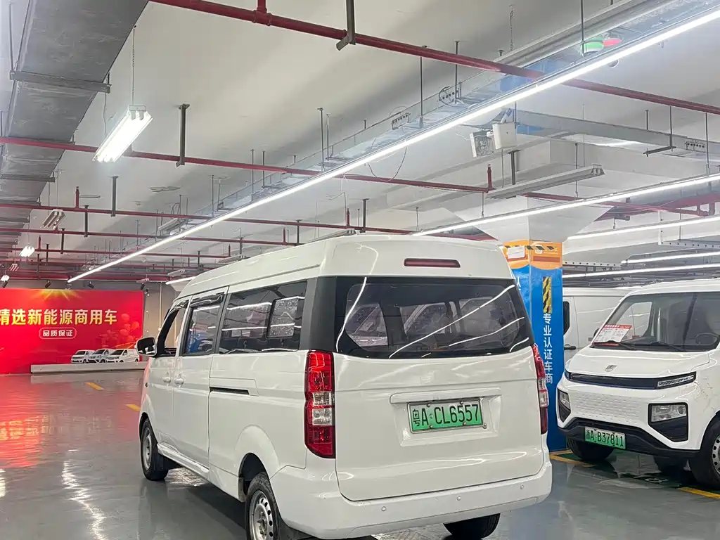 SRM XINYUAN NEW ENERGY SEA LION EV