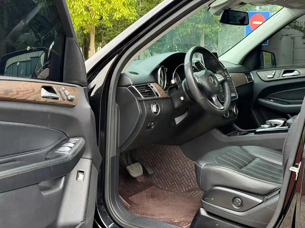 Mercedes-Benz GLE (Import) — миниатюра 26