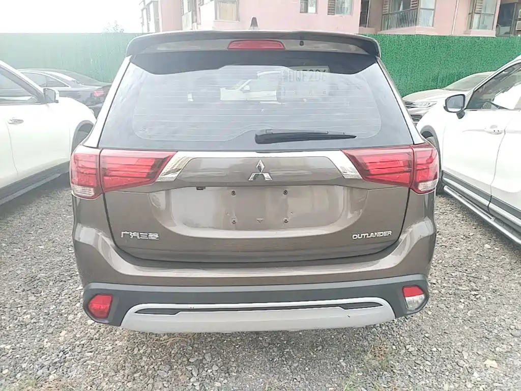 Mitsubishi Outlander — миниатюра 6