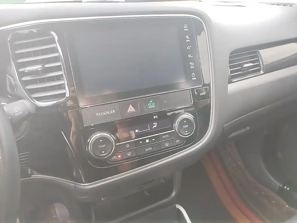 Mitsubishi Outlander — миниатюра 13