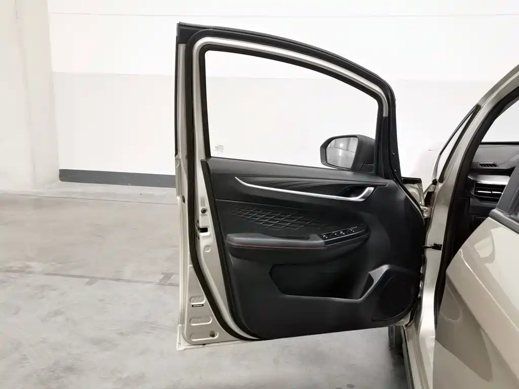 Geely Vision X3 — миниатюра 8