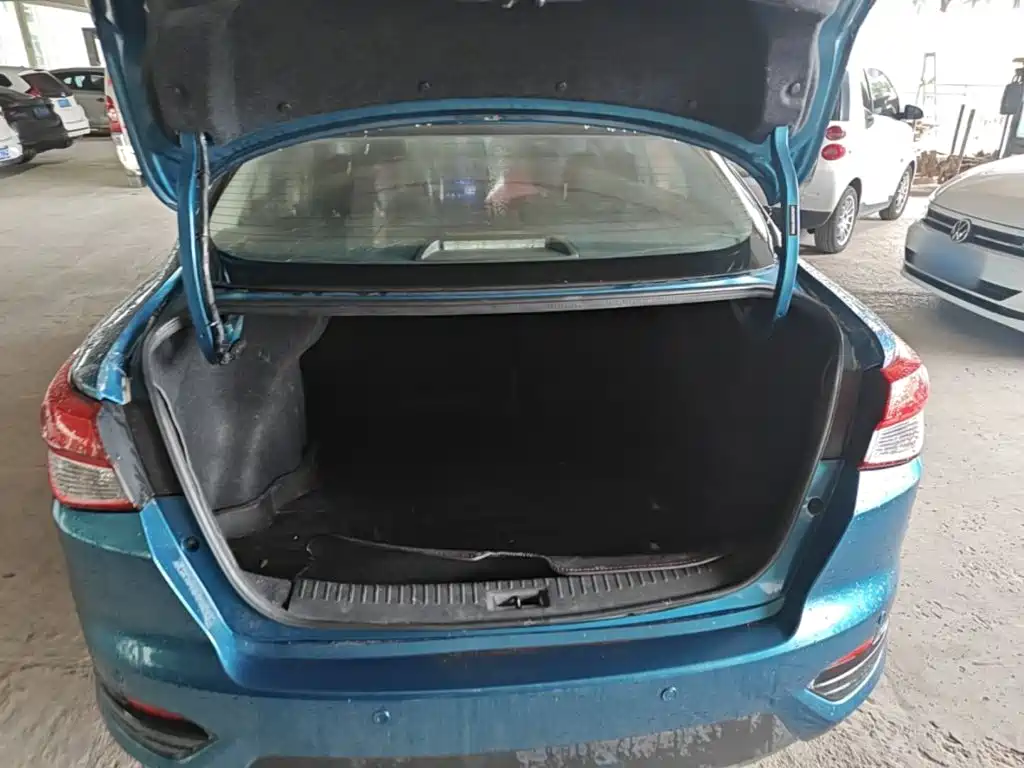 Nissan Bluebird — миниатюра 19