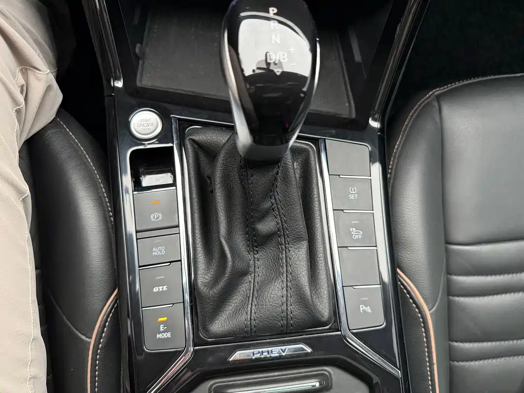 Volkswagen Passat PHEV — миниатюра 18