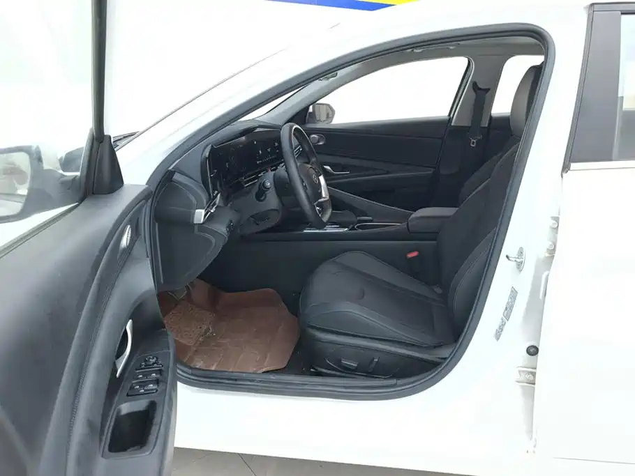 Hyundai Elantra — миниатюра 9