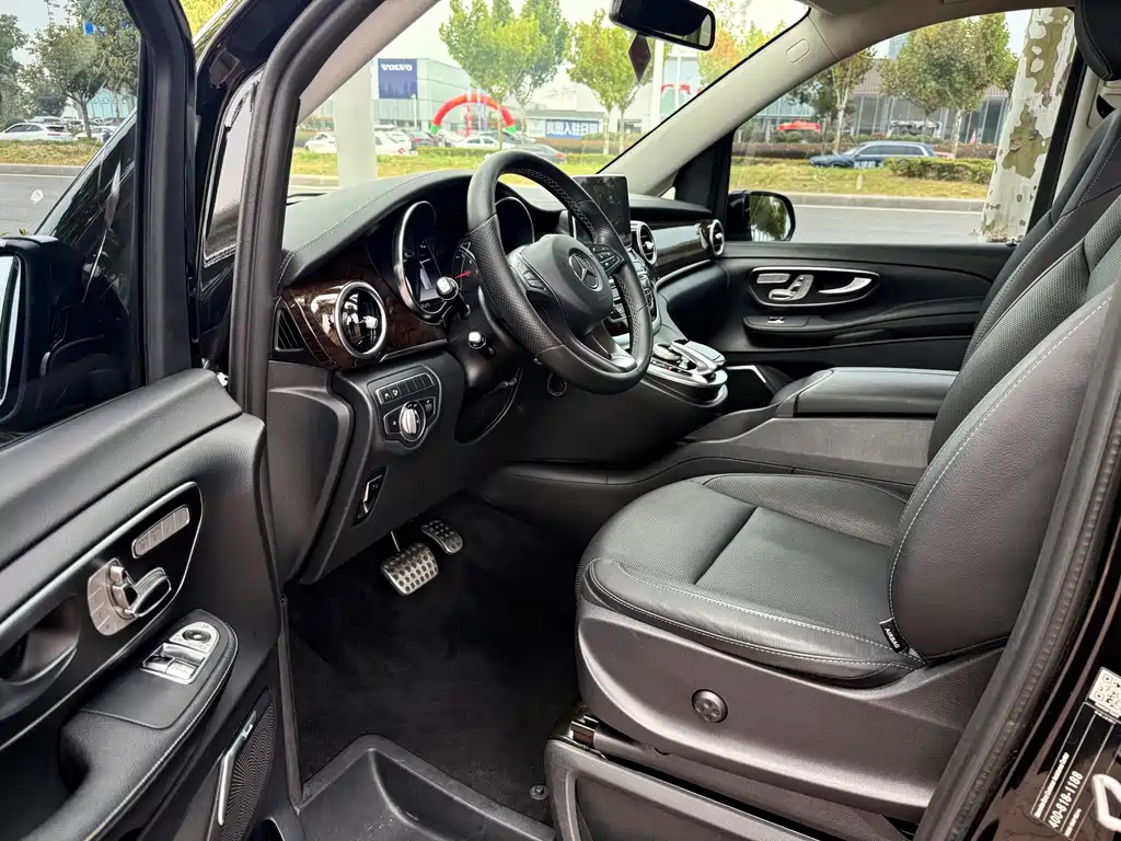 Mercedes-Benz V-Class — миниатюра 10