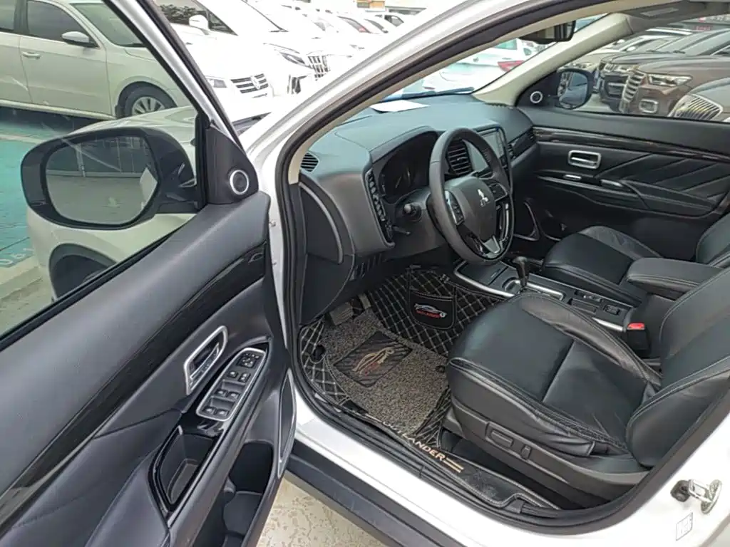 Mitsubishi Outlander — миниатюра 16