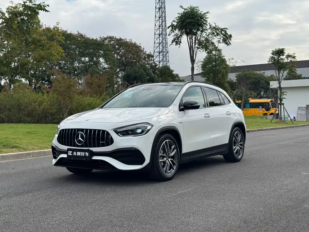 Mercedes-Benz GLA AMG 2021