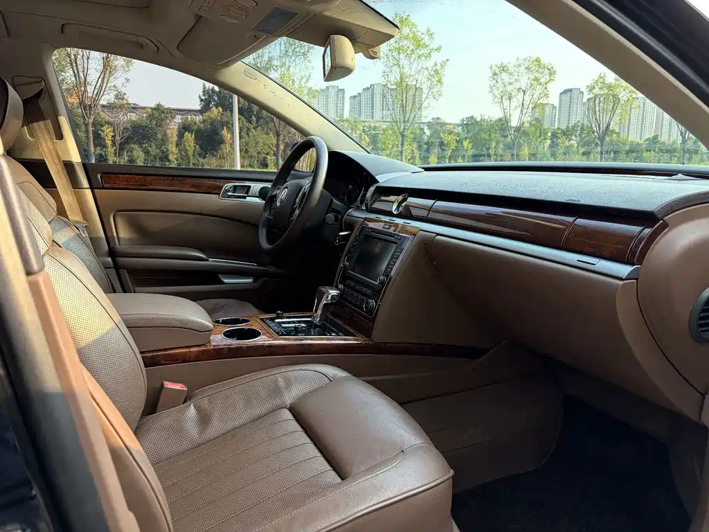 Volkswagen Phaeton — миниатюра 12