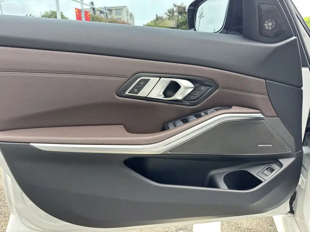 BMW 3 Series — миниатюра 13