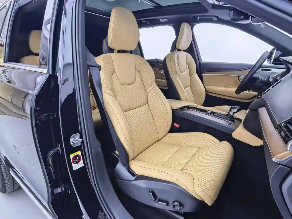 Volvo XC90 — миниатюра 10