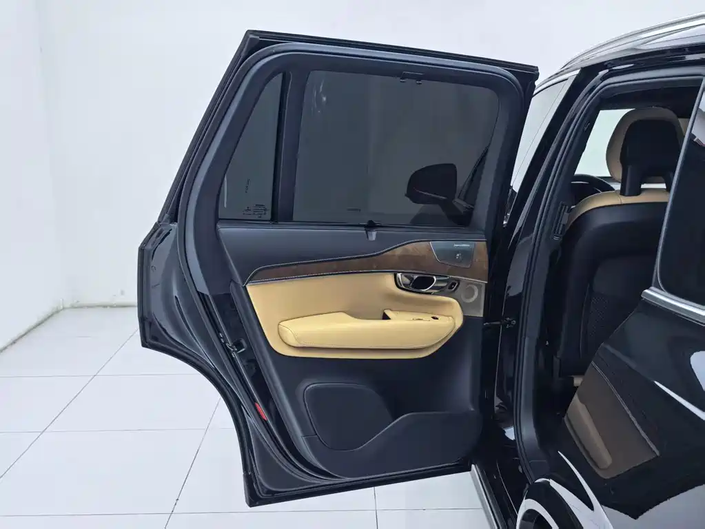 Volvo XC90 — миниатюра 25