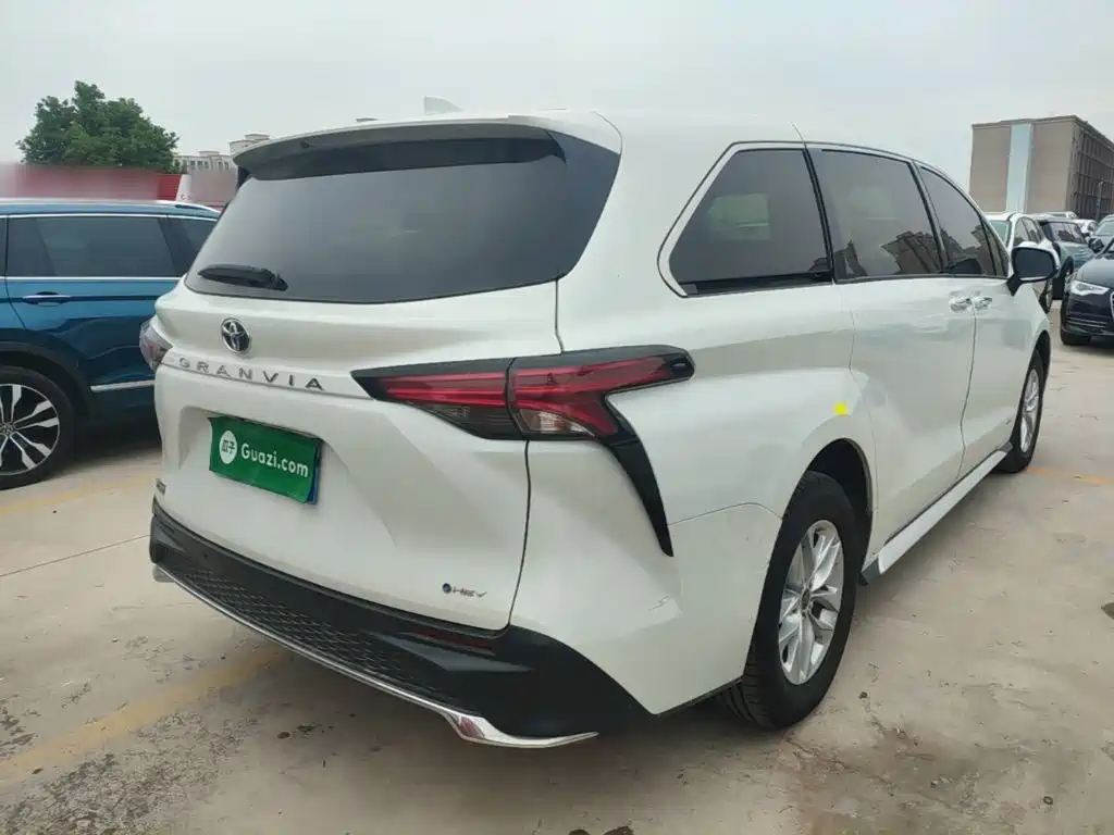 Toyota Granvia — миниатюра 7