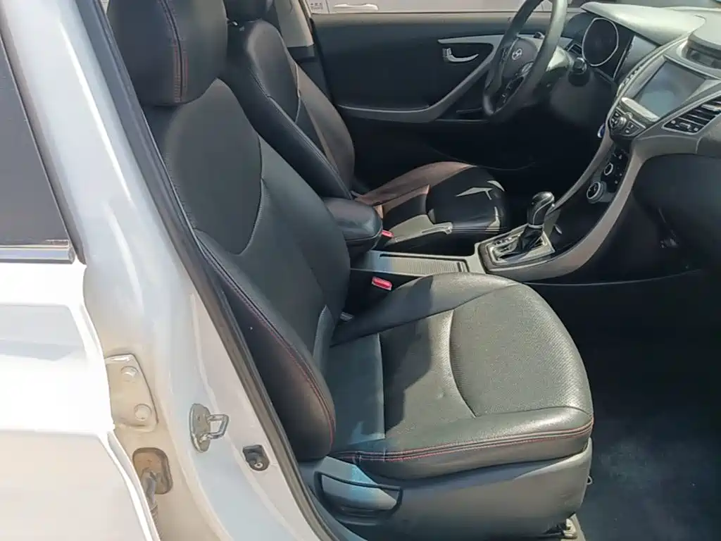 Hyundai Elantra Langdong — миниатюра 25