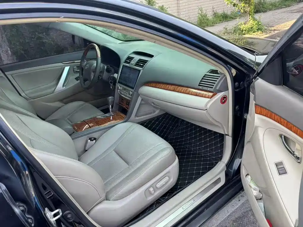 Toyota Camry — миниатюра 9