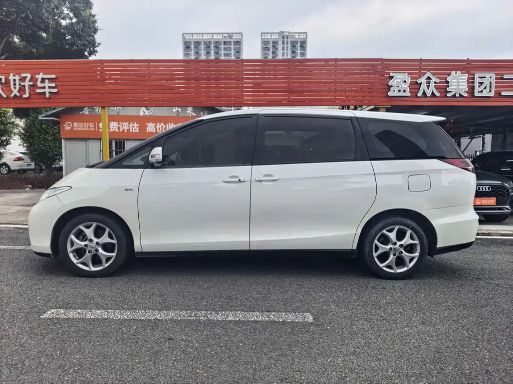 Toyota Previa — миниатюра 10