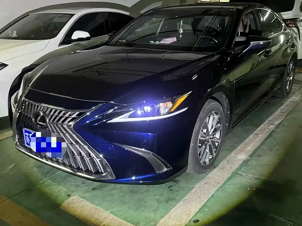 Lexus ES 2023