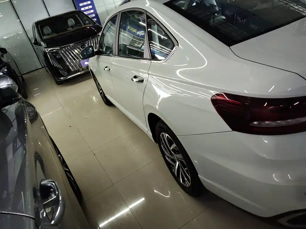 Volkswagen Lavida — миниатюра 5