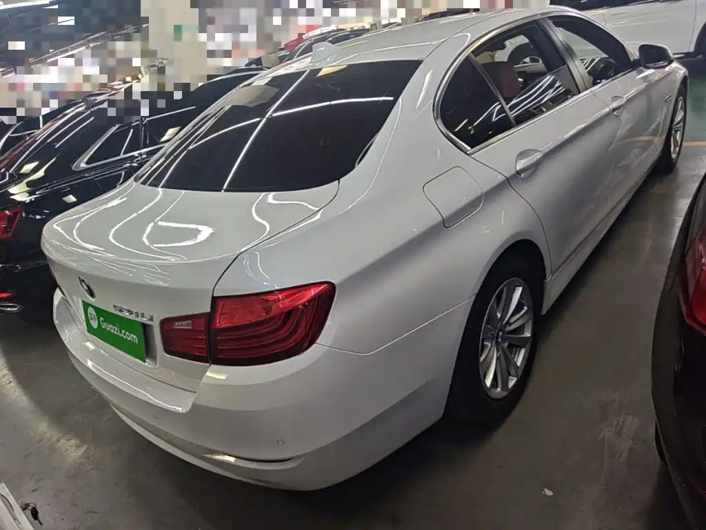 BMW 5 Series — миниатюра 7