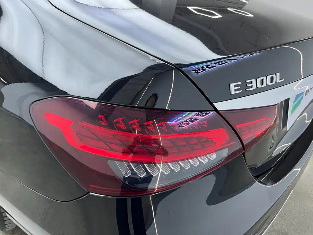 Mercedes-Benz E-Class — миниатюра 32