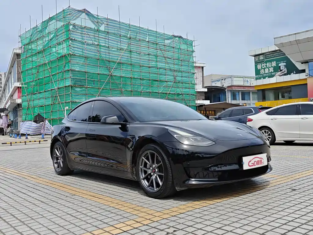 Tesla Model 3 — миниатюра 4